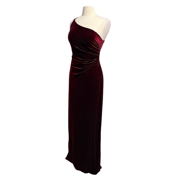 Revelry Jade Velvet One Shoulder Ruched Burgundy Formal Maxi Dress Size 8 - Picture 1 of 13